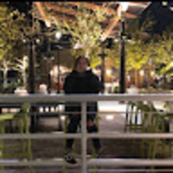 Meet your Posher, Lauren - Picture 1 of 1